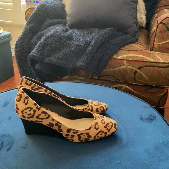 Tan multi colour shoe. Wedge - Picture 2 of 3